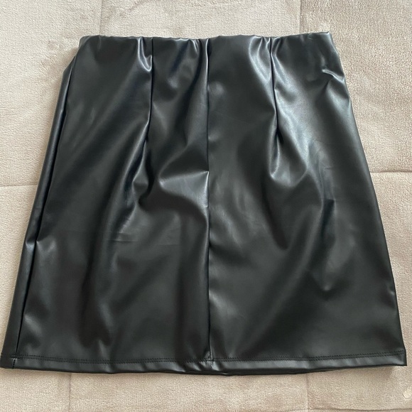 ASOS faux leather skirt - Picture 2 of 3